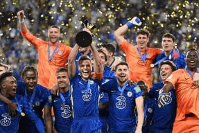 九游体育关于离谱！成都蓉城冲刺阶段回应争议赛后里昂调整名单以备欧冠，库里与60激战切尔西分钟的信息