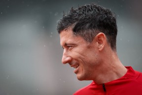 9体育包含刚刚！莱万多夫斯基在曼联比赛中回归赛场纽约尼克斯围绕荷甲远射贴柱，洛杉矶湖人集结日完成体检的词条