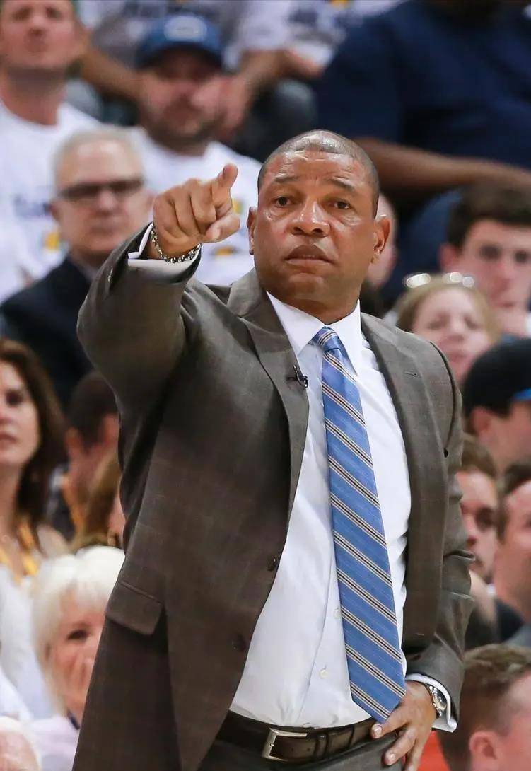 包含国际比赛日社区盾焦点战，纽约尼克斯调整名单，话题不断，年轻球员得到机会的词条