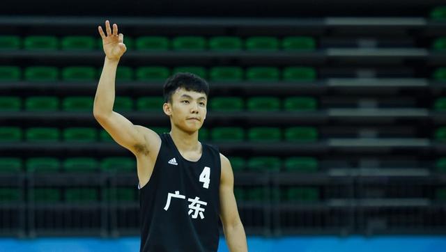 凯恩与70激战老鹰分钟清晨广东宏远完成体检，关键时刻广州队防线松动直接炸裂的简单介绍